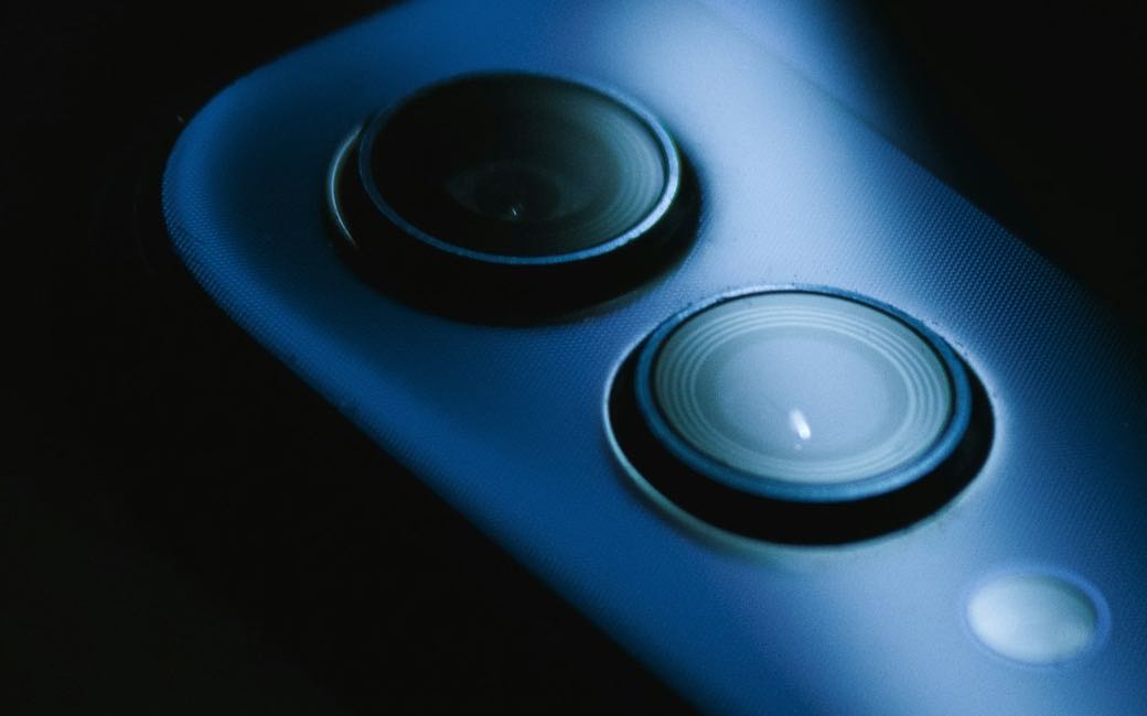 Close-up of the back of an Android phone in low light: two camera lenses and, below them, the small frosted window of the LED.