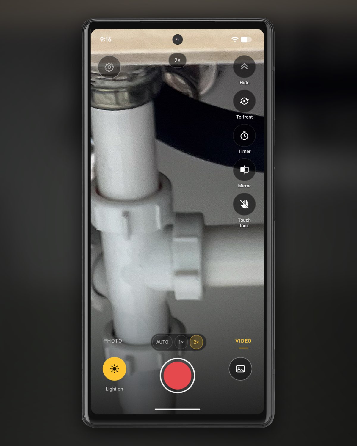 The same view zoomed in to 2× on the slip nuts, with Video selected, the red record button ready and the light still on.